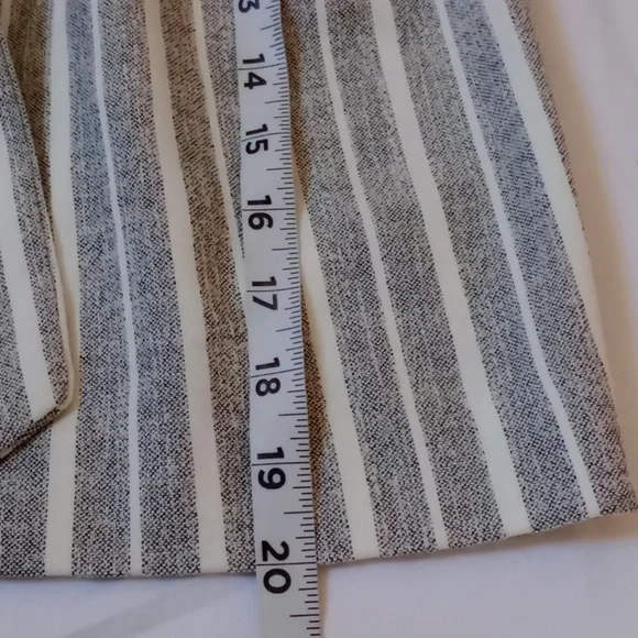 H&M Paperbag Waist Striped Mini Skirt Belted Size 6 Gray White - Picture 5 of 9